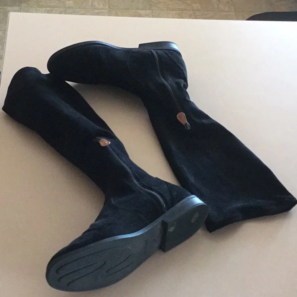 Gentle Souls Black Women's Knee-High Suede Boots with Side Zipper Size 11 - Picture 2 of 4